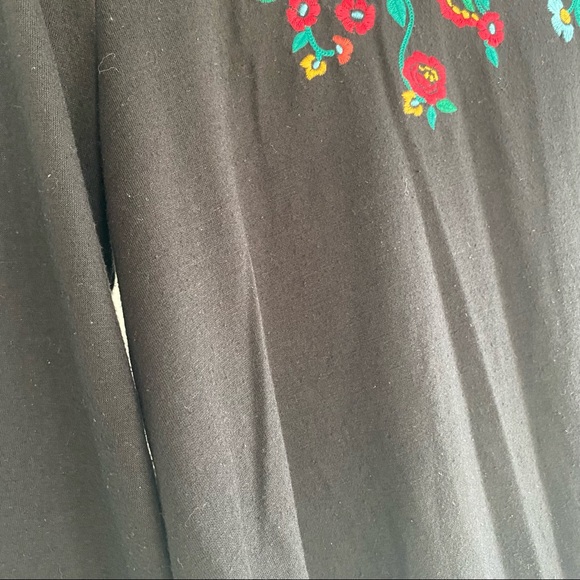 3/$15 🌿 Mock-neck embroidery top w/ bell sleeves - Picture 5 of 6